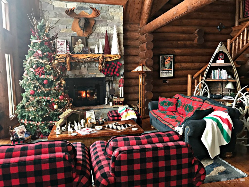 https://whitearrowshome.com/wp-content/uploads/2017/12/Christmas-Great-Room-Mantle-Log-Cabin-1024x768.jpg