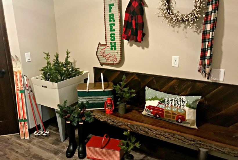 christmas-entry-way-mudroom