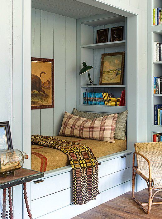 book-nook-reading-closet