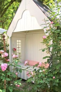book-nook-outdoor-reading-backyard-she-shed