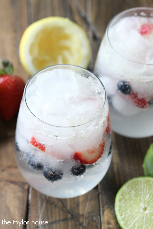memorial-day-fourth-of-july-4th-snack-food-entertaining-cocktail-berries-limeade