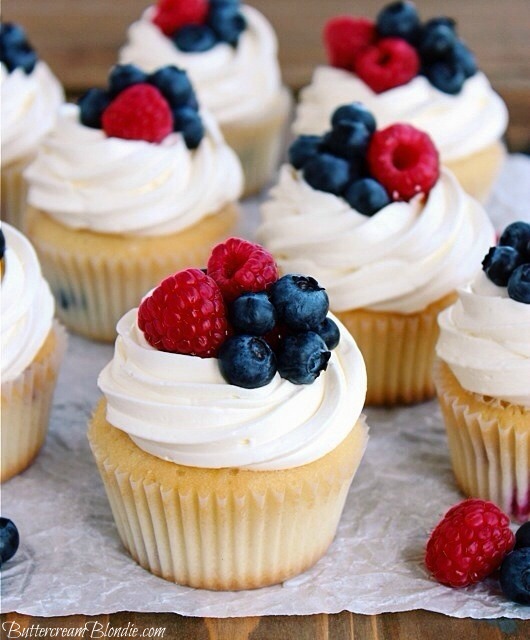 memorial-day-fourth-of-july-4th-snack-food-entertaining-dessert-berries-cupcake