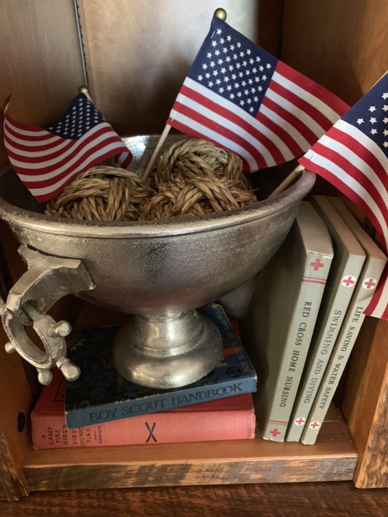 summer-decor-red-white-blue-vintage