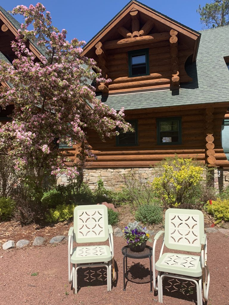 Summer-Garden-Log-Cabin