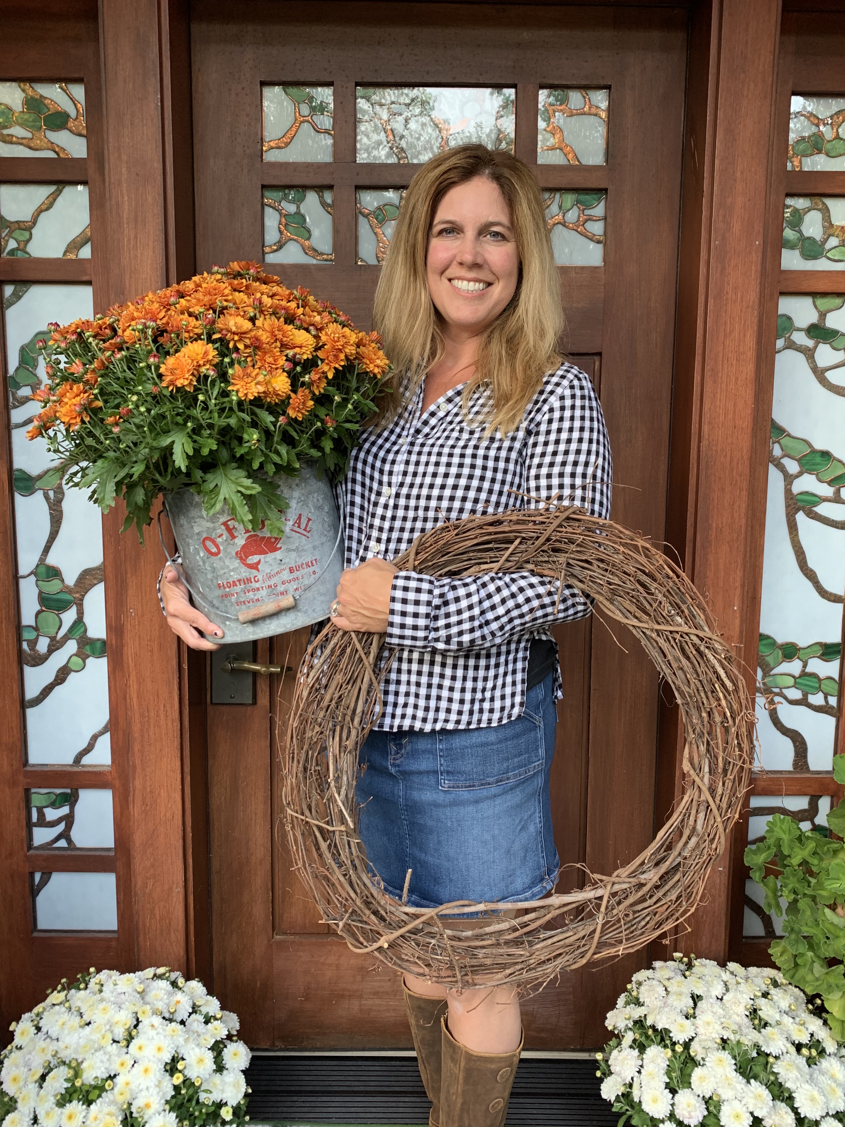 Kristin Lenz decorating her log cabin for Fall