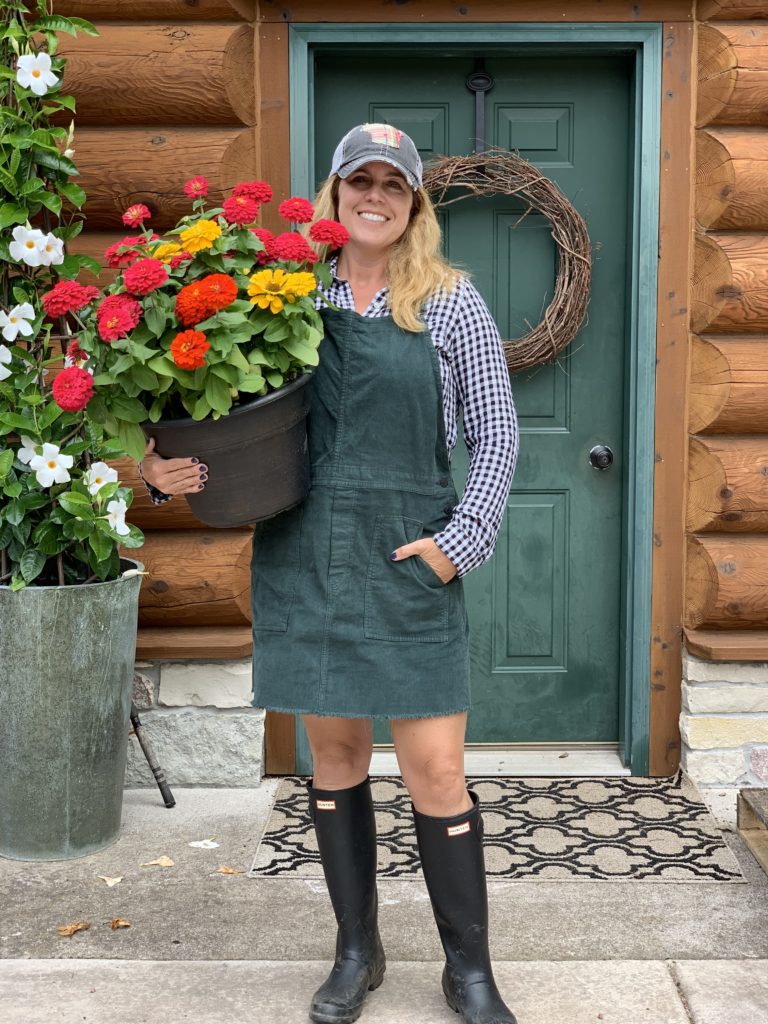 Kristin Lenz holding zinnias