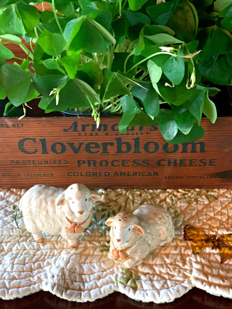 Spring Decor Clover and Sheep