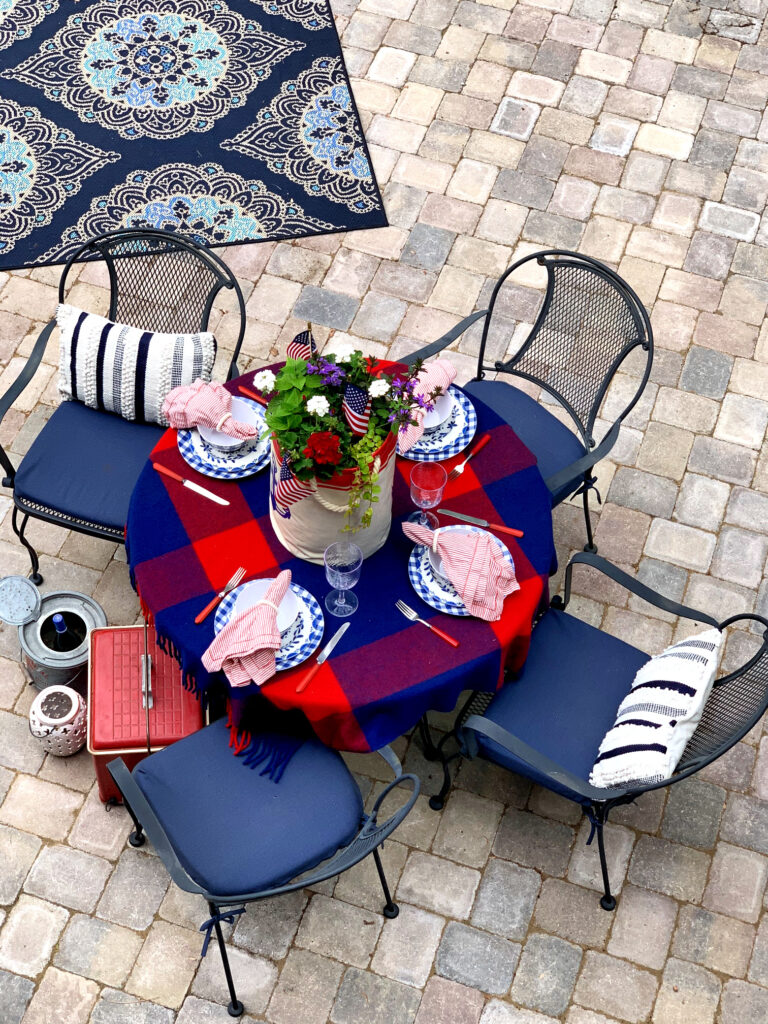 Outdoor Patriotic Tablescape