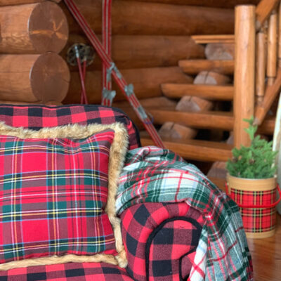 Cozy Cabin in the Woods Christmas Tour