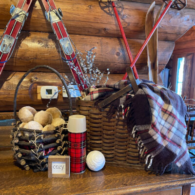 Winter Decor in the Entryway