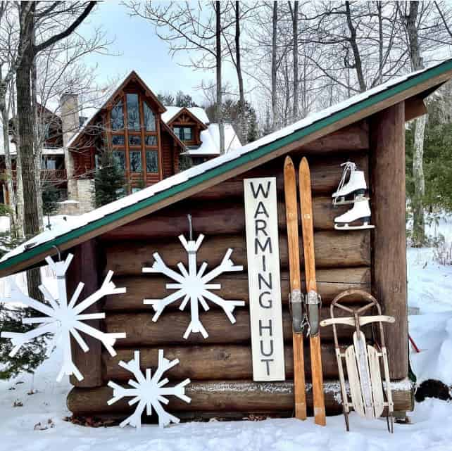 Shed decor decorated for winter