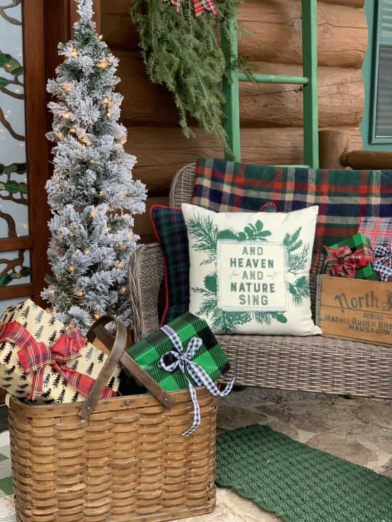 https://whitearrowshome.com/wp-content/uploads/2021/07/Christmas-porch-768x1024.jpeg