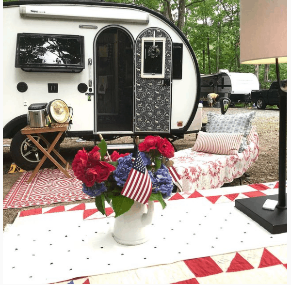 camper with vintage accesories