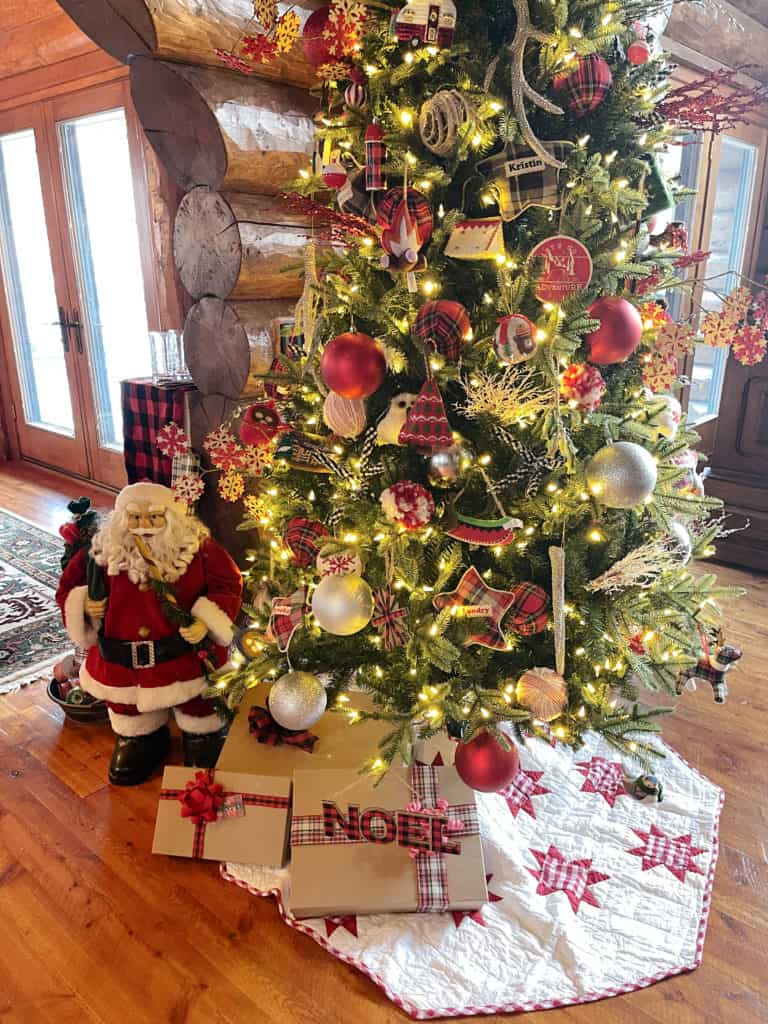 ChristmasTree2021 White Arrows Home