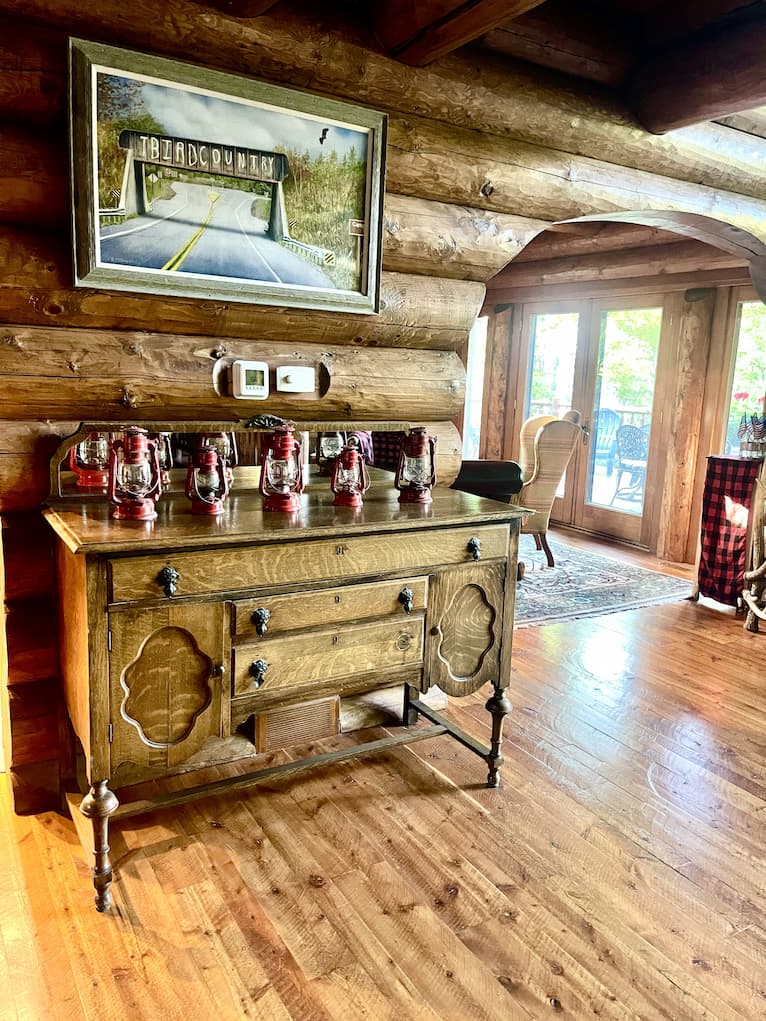 Summer decor at the lake cabin