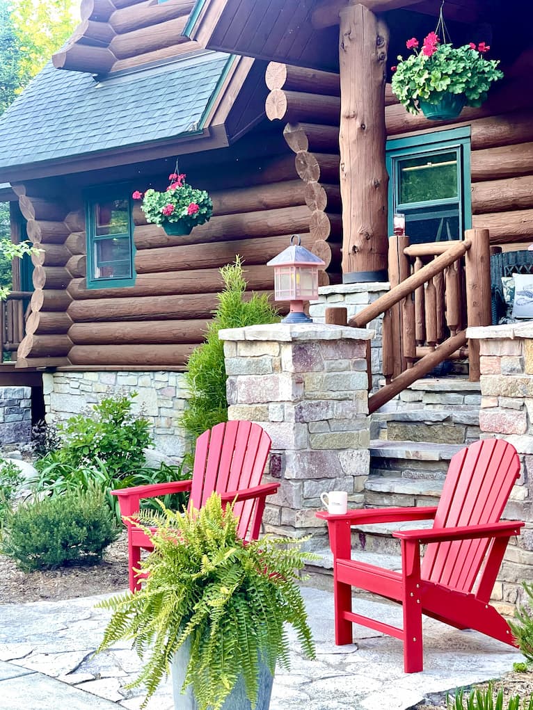 Summer decor at the lake cabin