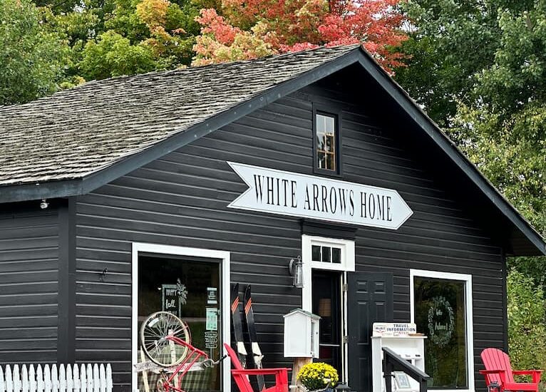 White Arrows Home, Minocqua