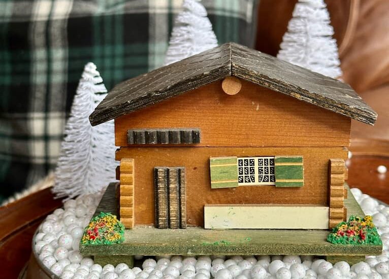 Wooden Cabin Music Box Christmas Decor